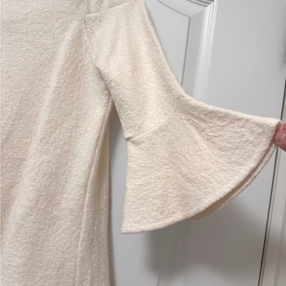BNWT Banana Republic top with bell sleeves - Size XS - Picture 3 of 4